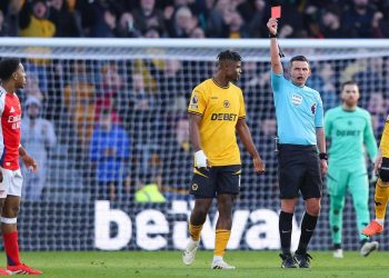 Arsenal appeal Lewis-Skelly red card