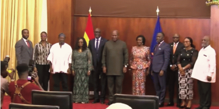 A-G urges constitutional review cttee members to perform their duties excellently