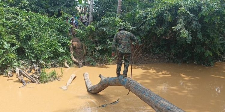 Eastern Regional Minister assures pupils of bridge over Asuokaw river
