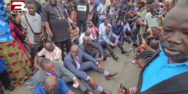Minority MPs sit on floor at EOCO over Wontumi’s detention